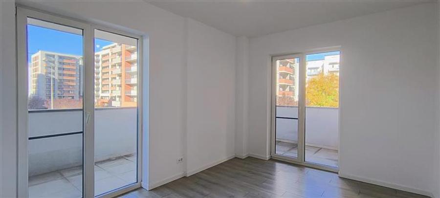 Apartament cu 3 camere nedecomandat în Aradului
