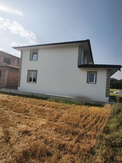 Casă individuală cu 5 camere cu Teren 480 Mp în Horodnic