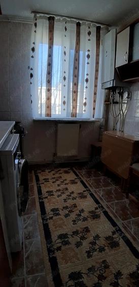 Apartament cu 2 camere semidecomandat în Craiovei