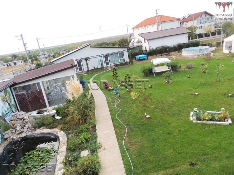 Casă individuală cu 7 camere cu Canalizare în Sud-Est