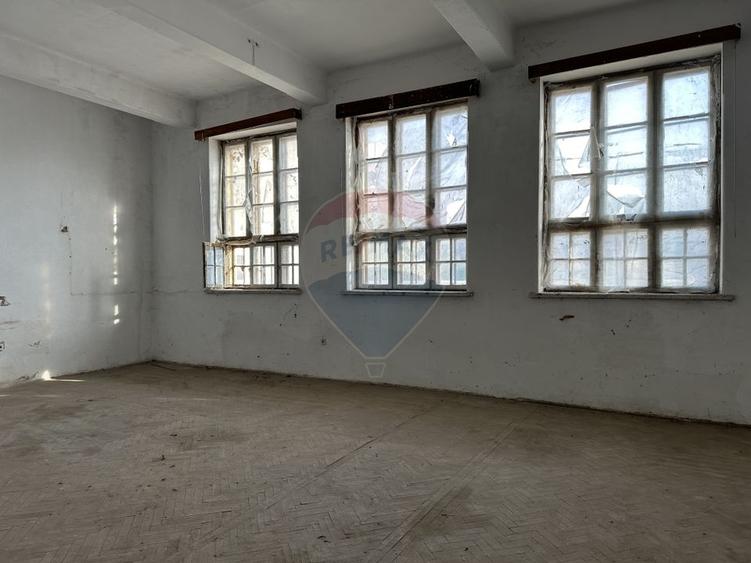 Spațiu comercial, de 2,500 mp, în Ultracentral