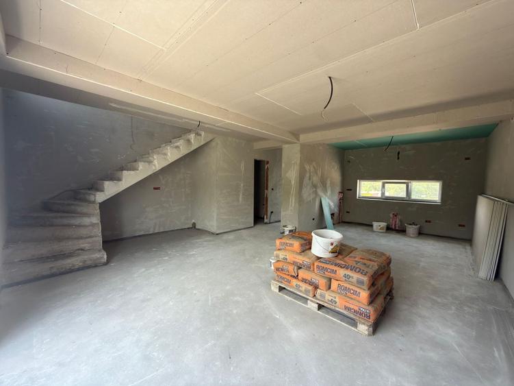 Duplex cu 3 camere cu Canalizare în Ghiroda