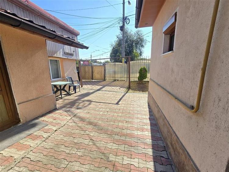 Casă individuală cu 2 camere cu Teren 160 Mp în Podul de Fier