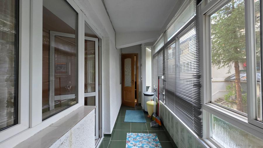 Apartament cu 3 camere semidecomandat în Calea Moroieni