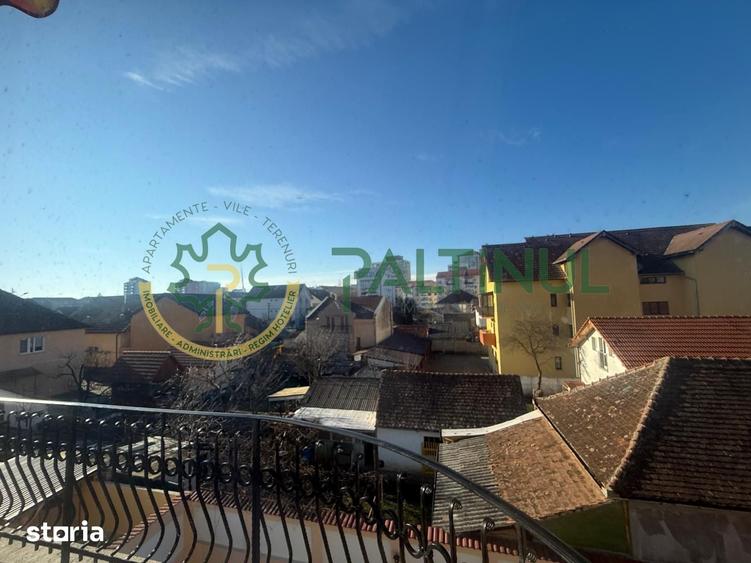 Apartament cu 4 camere în Sub Arini