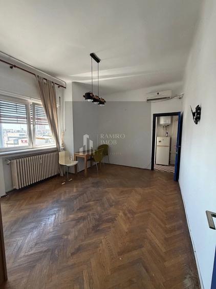 Garsonieră decomandată în Romană