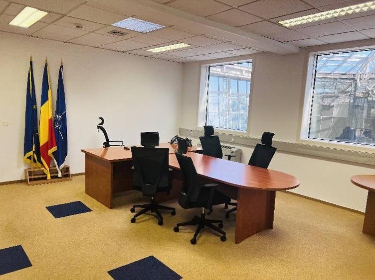 Birou, de 2,500 mp, în P-ta Presei Libere
