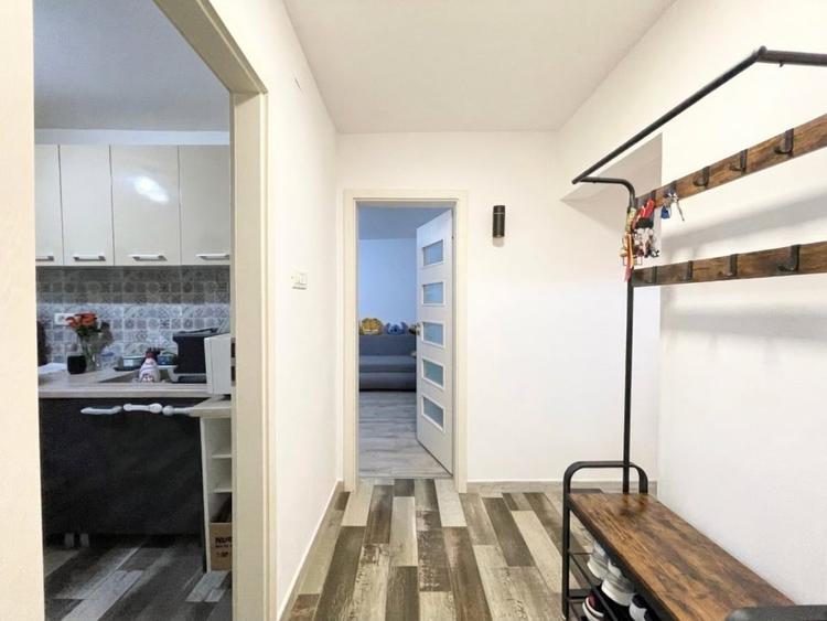 Apartament cu 3 camere decomandat, mobilat în Soarelui