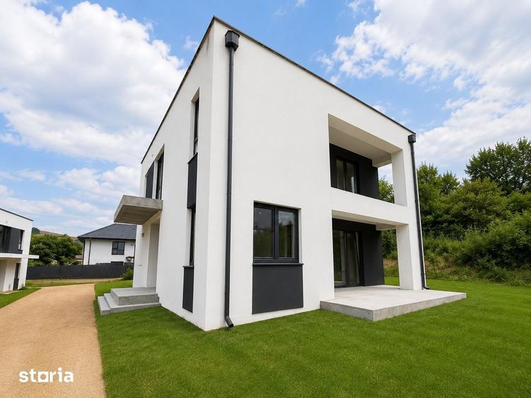 Casă cu 4 camere decomandat cu Teren 400 Mp în Luna
