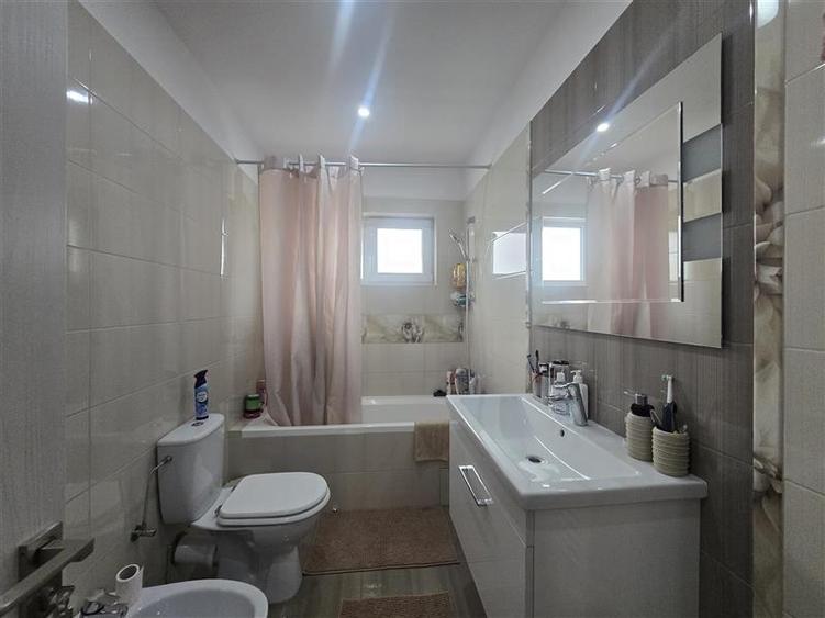 Casă individuală cu 4 camere cu Canalizare în Letea Veche