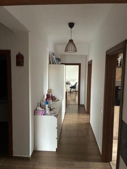 Apartament cu 3 camere decomandat, mobilat în Titan