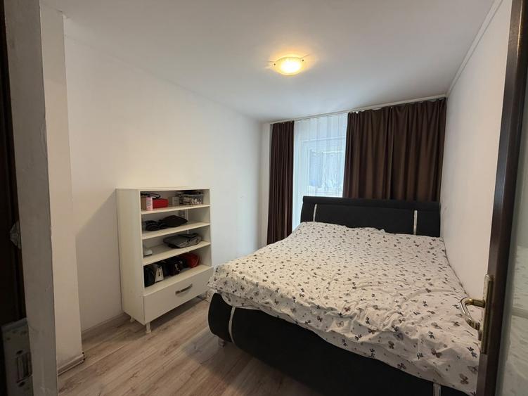 Apartament cu 3 camere semidecomandat în Florești