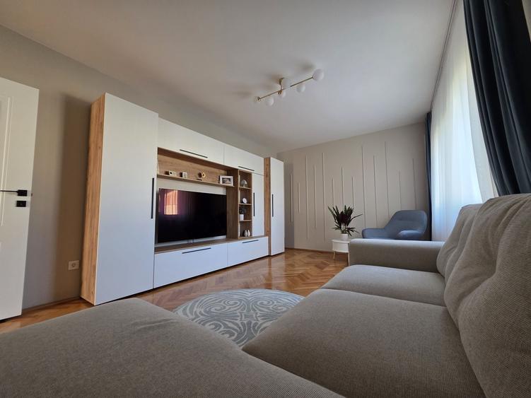 Apartament cu 2 camere decomandat în Central