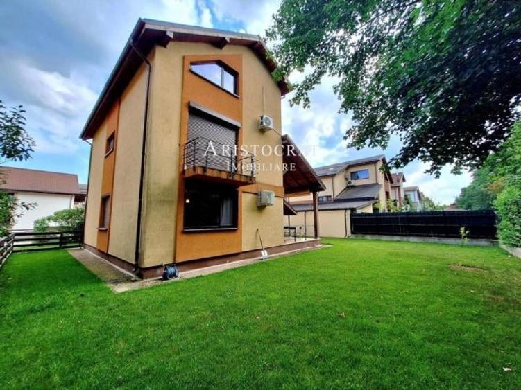 Casă cu 7 camere cu Teren 500 Mp în Corbeanca