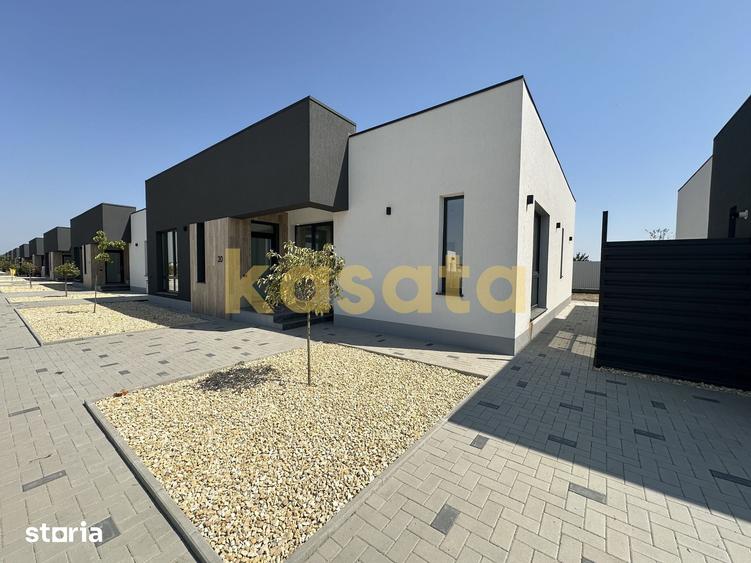 Casă cu 4 camere cu Teren 400 Mp în Domnești