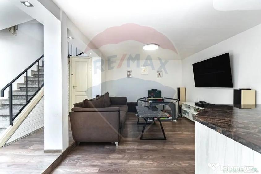 Apartament cu 3 camere nedecomandat în Schei