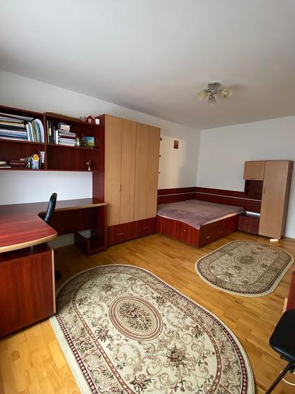Garsonieră decomandată în Podul de Fier