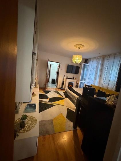 Apartament cu 3 camere semidecomandat, mobilat în Dristor