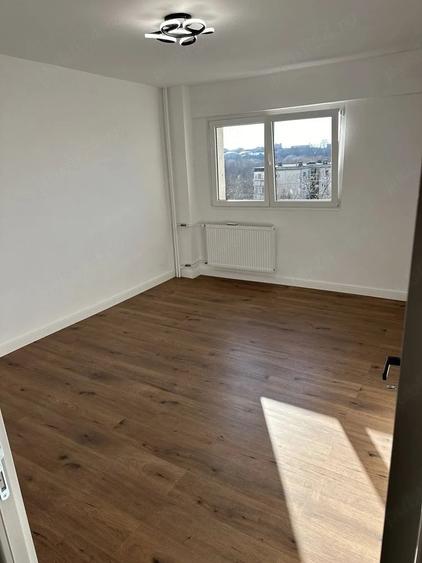 Apartament cu 3 camere decomandat în Tineretului