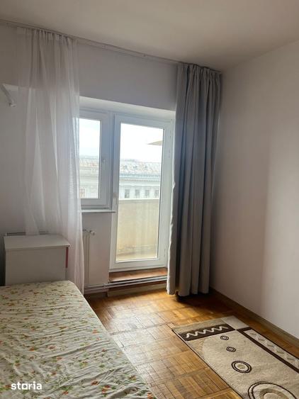 Apartament cu 3 camere decomandat în Calea București