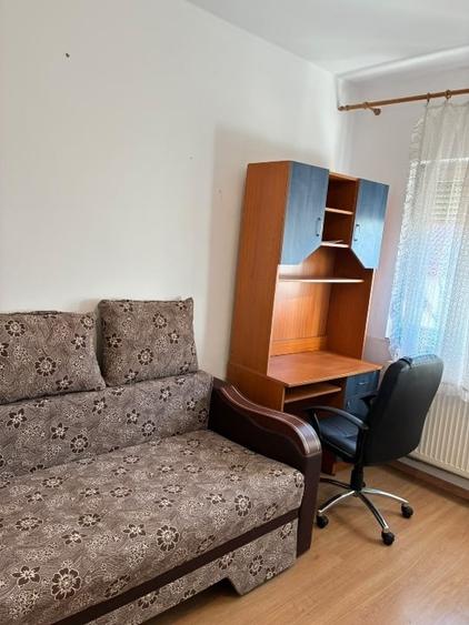 Apartament cu 3 camere decomandat, mobilat în Tractorul