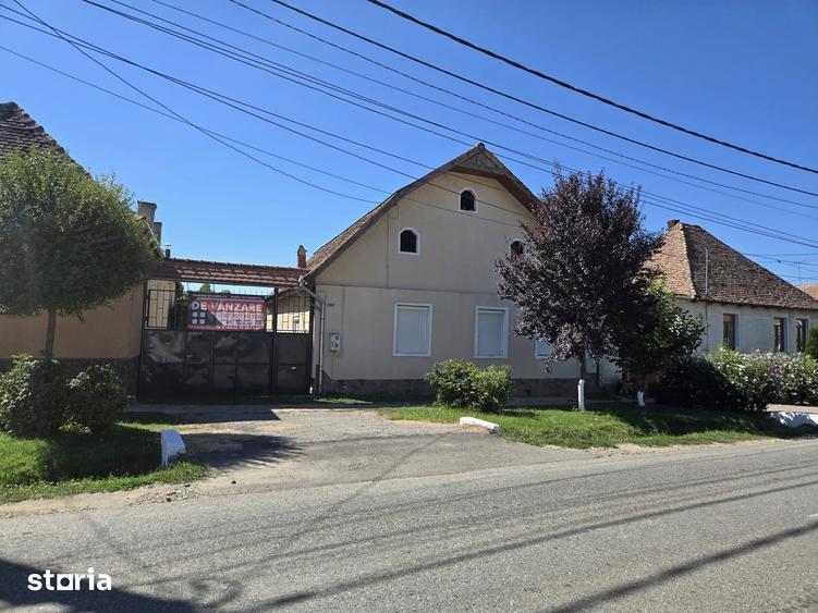 Casă cu 3 camere cu Teren 2466 Mp în Central