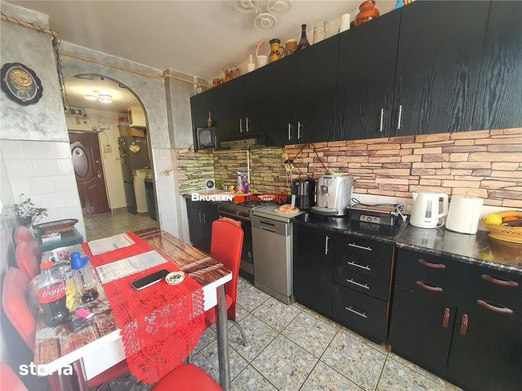 Apartament cu 3 camere decomandat în Marghita