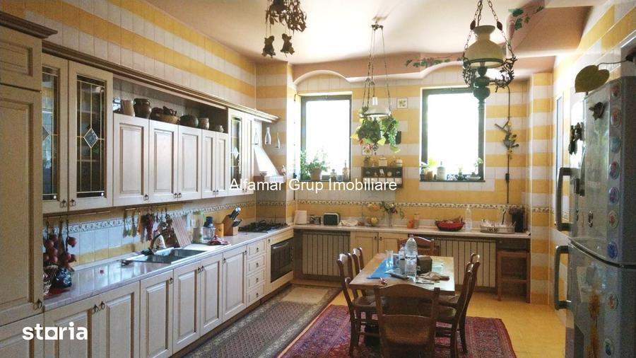 Casă cu 5 camere cu Teren 680 Mp în Cotroceni