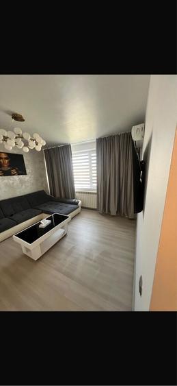 Apartament cu 3 camere semidecomandat în Unirii