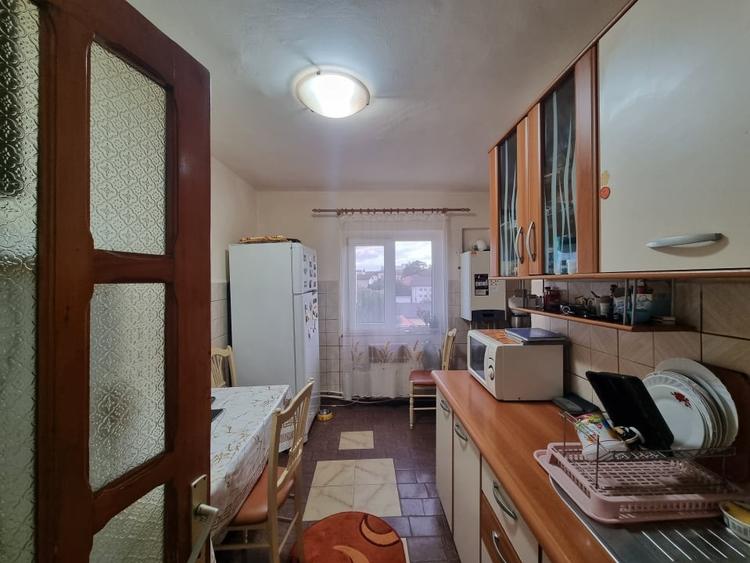 Apartament cu 3 camere decomandat, mobilat în Banca Națională