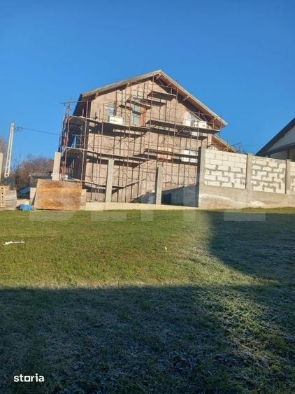 Casă cu 5 camere cu Teren 500 Mp în Valea Adâncă