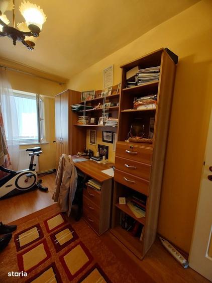 Apartament cu 4 camere decomandat în Decebal