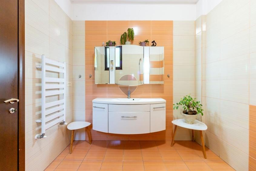 Casă individuală cu 6 camere cu Teren 850 Mp în Corbeanca