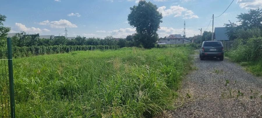 Teren de 400 mp, în Zăvoi