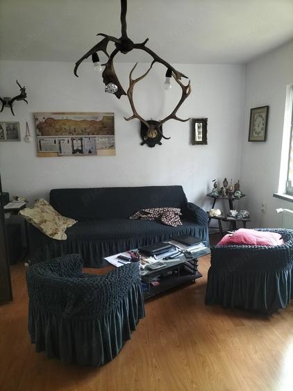 Casă cu 6 camere cu Teren 1300 Mp în Periferie