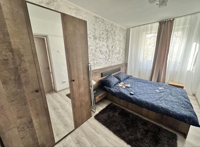 Apartament cu 3 camere decomandat în Baicului