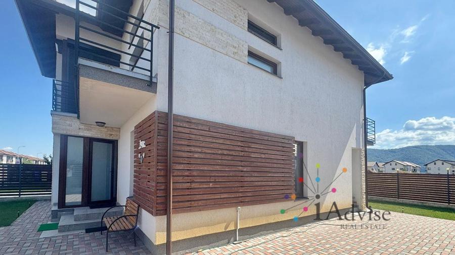 Casă individuală cu 4 camere cu Canalizare în Exterior Vest