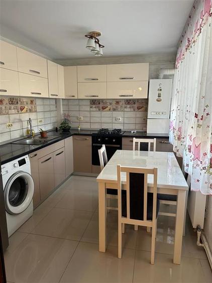 Apartament cu 4 camere decomandat în Obor
