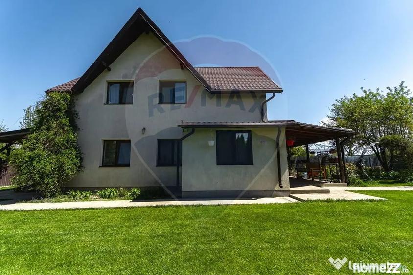 Casă cu 4 camere cu Teren 589 Mp în Feldioara