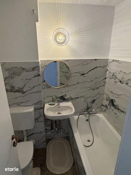 Apartament cu 3 camere semidecomandat în Tei