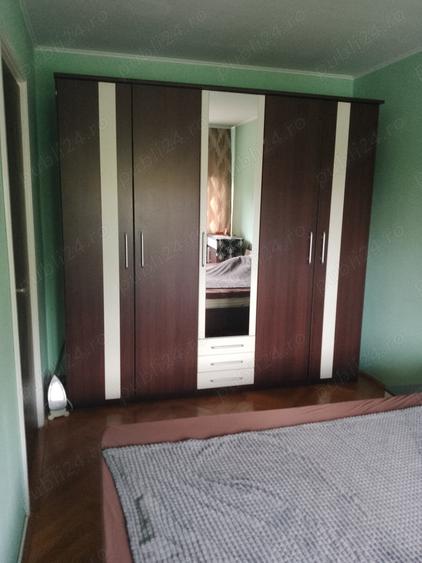 Apartament cu 3 camere semidecomandat în Lugoj