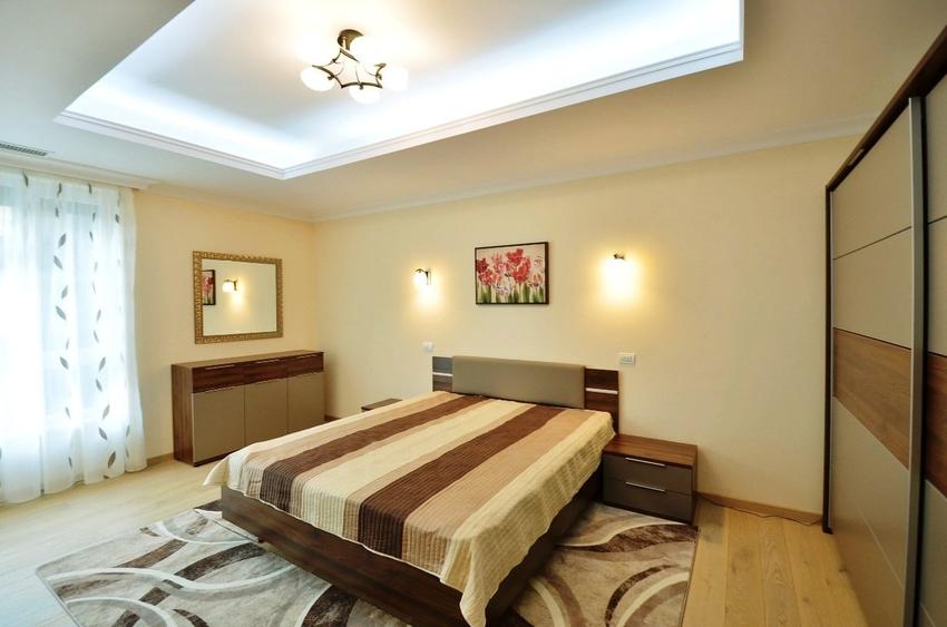 Apartament cu 4 camere decomandat în Barbu Văcărescu