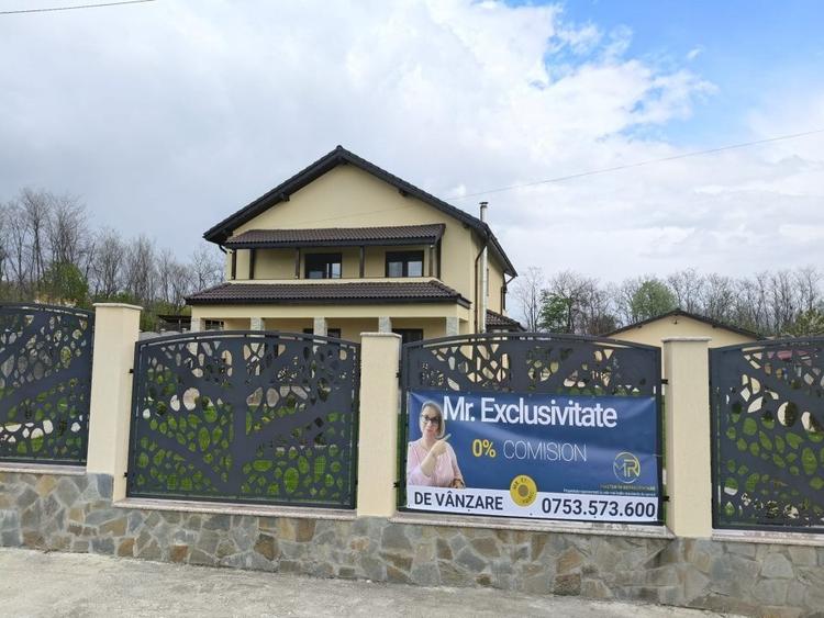 Casă individuală cu 5 camere cu Canalizare în Crasna