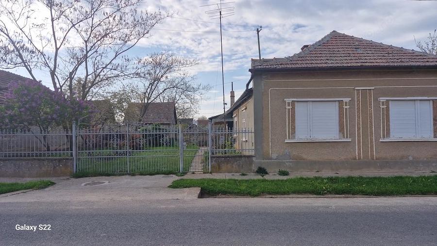 Casă cu 4 camere cu Teren 1500 Mp în Tiream