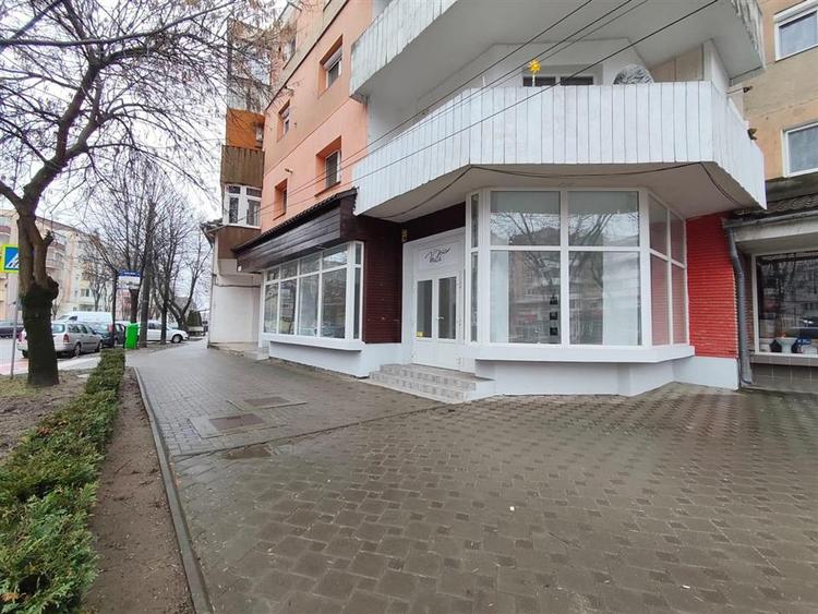 Spațiu comercial, de 120 mp, în Central