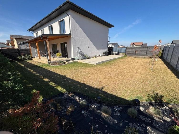 Casă cu 4 camere cu Teren 300 Mp în Tărlungeni