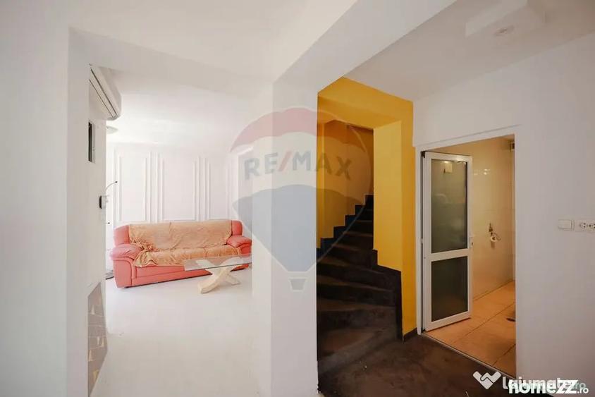 Casă cu 7 camere cu Teren 380 Mp în Decebal