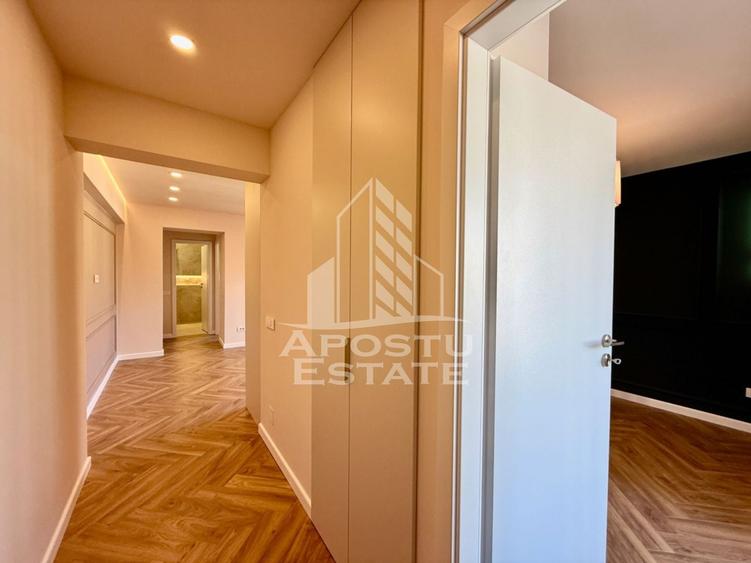Apartament cu 3 camere semidecomandat, mobilat în P-ța Victoriei