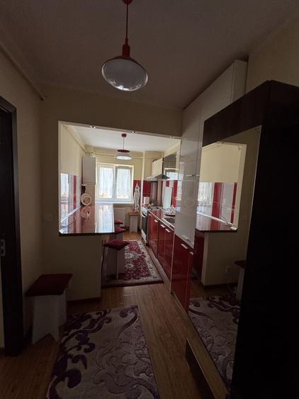 Apartament cu 2 camere semidecomandat în Craiovița Nouă