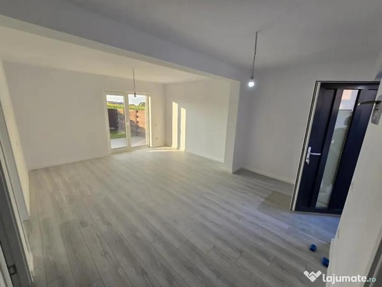 Casă cu 5 camere cu Teren 252 Mp în Valea Lupului